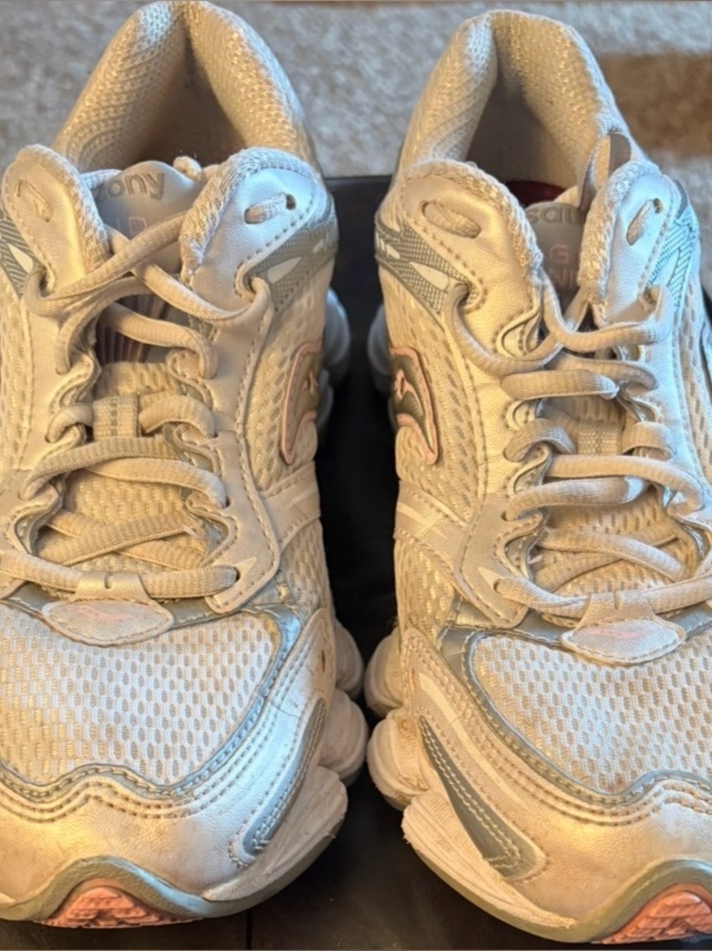 Women’s Saucony Grid Nitro White/Light Pink Athletic Sneakers.